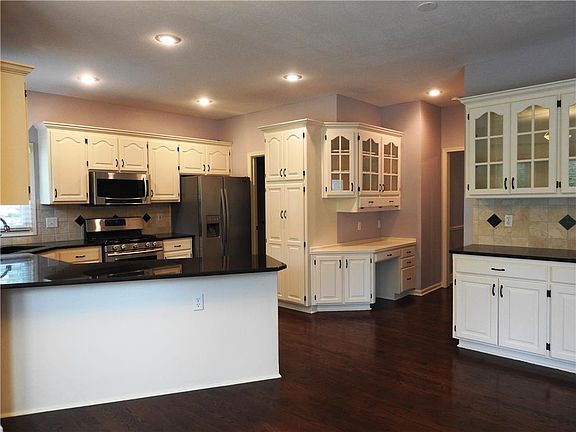 5th image of 13102 W 131st St