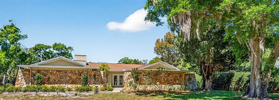 1st image of 2111 Paddock Cir