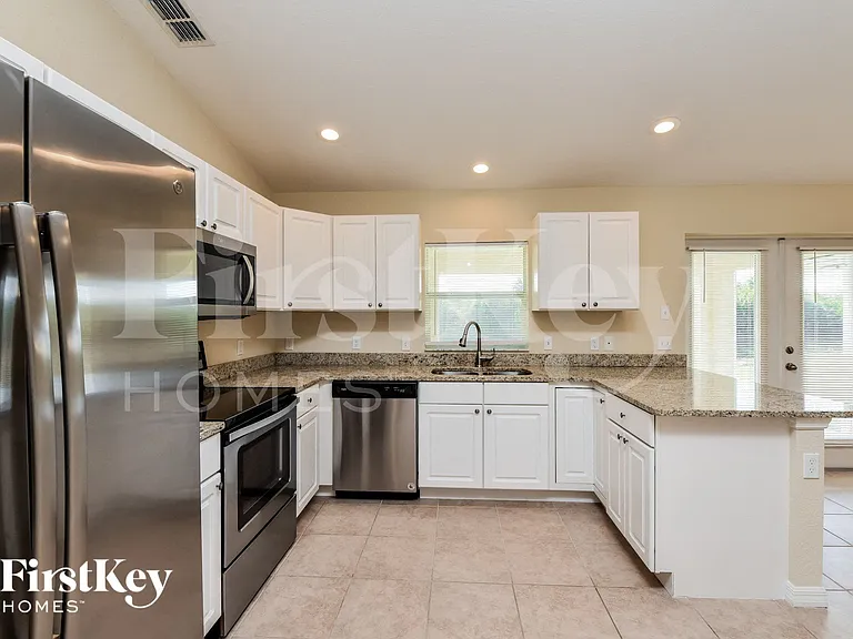 12201 Helios Ave — Photo 7