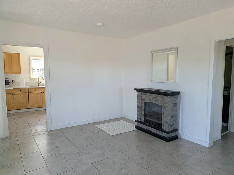 1549 Charleston Beach Rd W — Photo 2