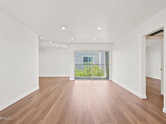 5th image of 528 N Jackson St APT 303