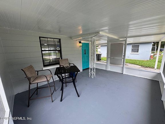 3rd image of 5943 OAKLANE Drive