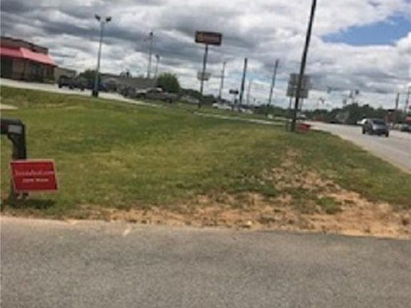 5th image of 1710 Freeway Dr