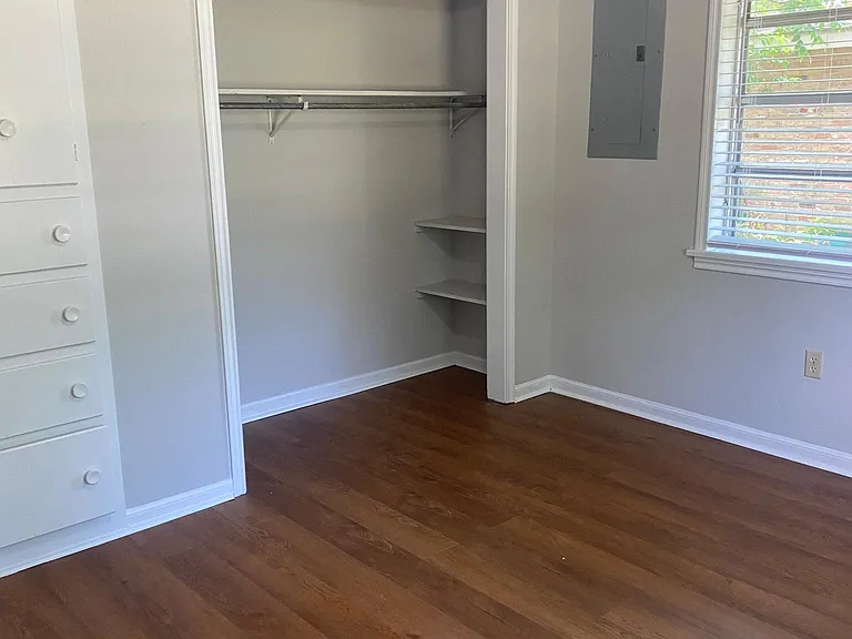 3044 Oakcrest Dr — Photo 5