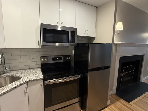 82D Phillips St #2, Boston, MA 02114