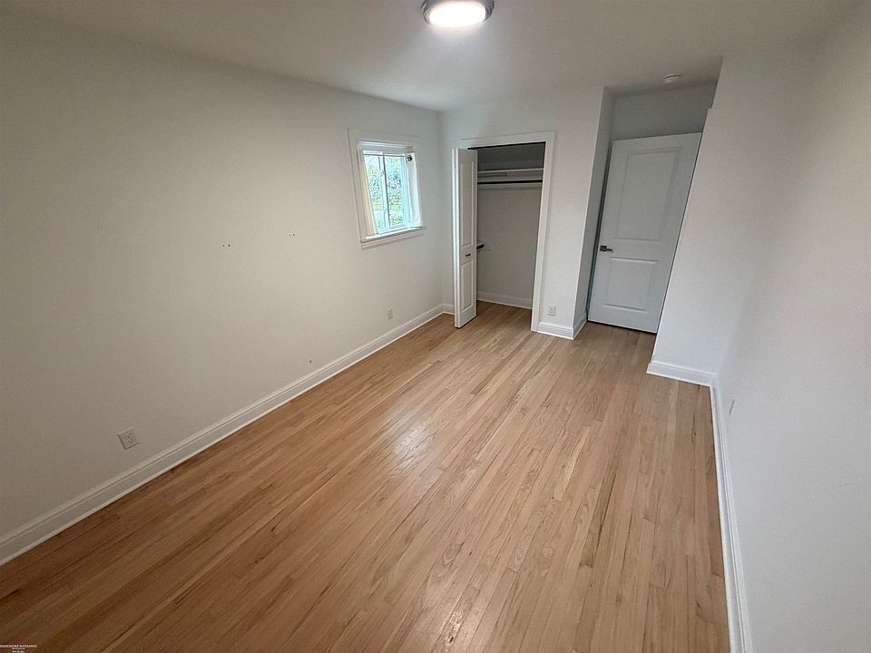 24050 Lakewood St, photo 12