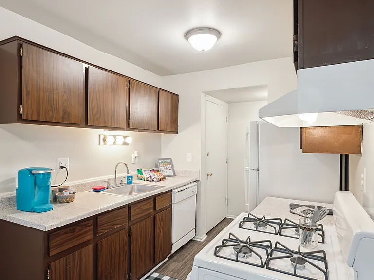 Park Hill Apartments — Photo 1