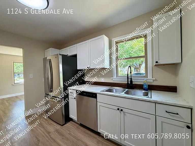 1124 S Glendale Ave — Photo 4