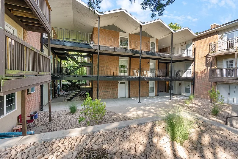 2 bed, 1.0 bath, $1,450 — Photo 3
