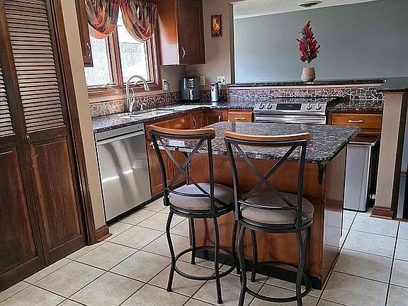 5th image of 580 Three Rivers Ct