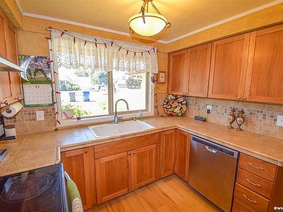 5th image of 6742 Amy Ln NE