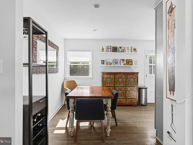 1015 Woods Pl — Photo 13