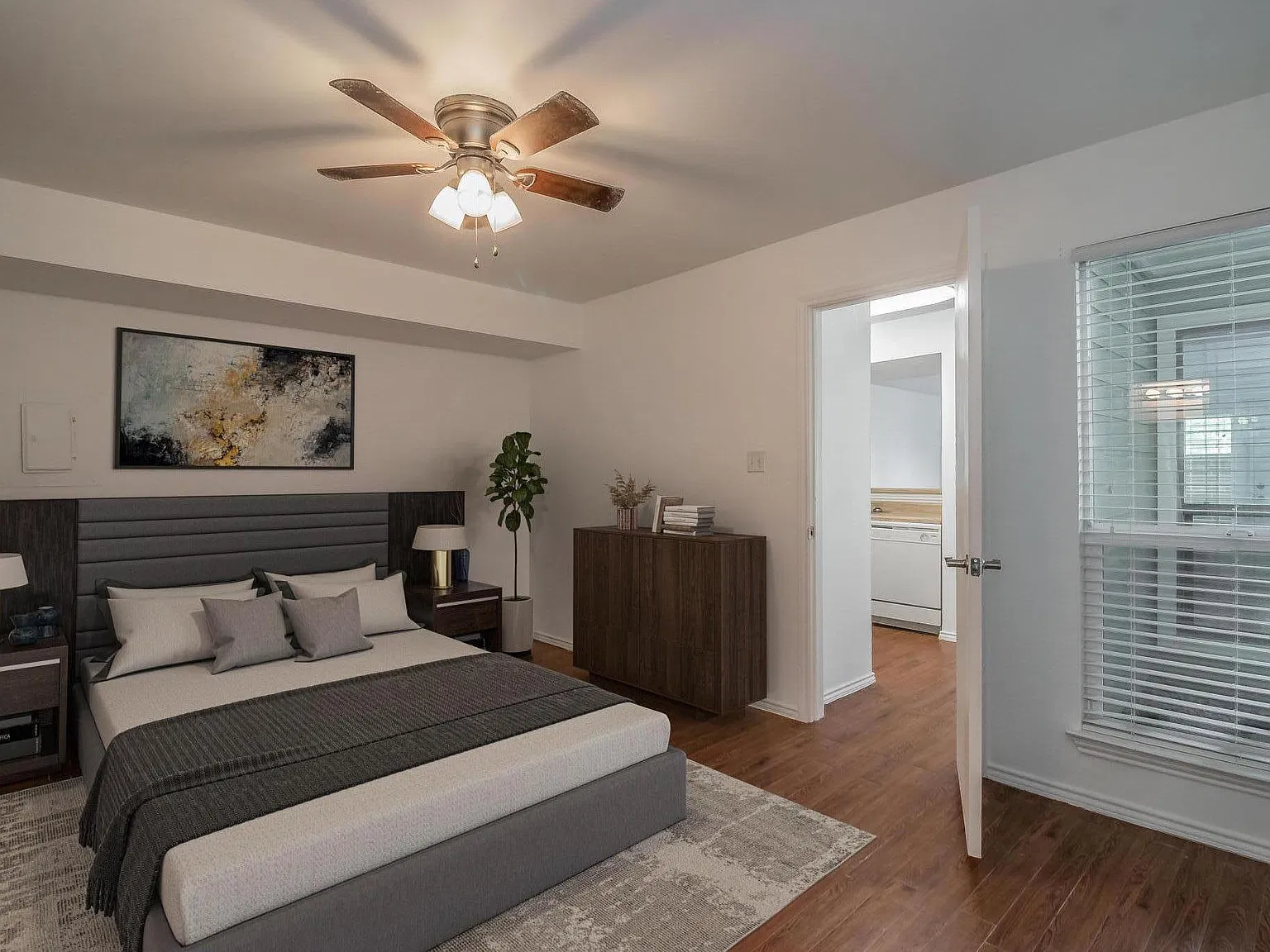 1 bed, 700 sqft, $1,300 — Photo 4