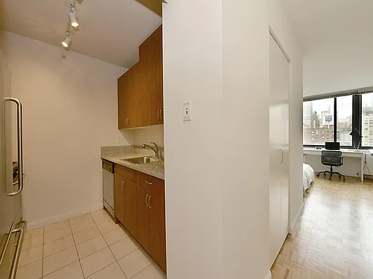 Rented by Cooper & Cooper Real Estate | media 20