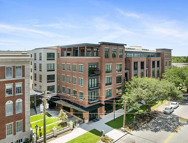 400 E Broad St — Photo 12