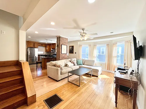 17 Holman St Photo 1