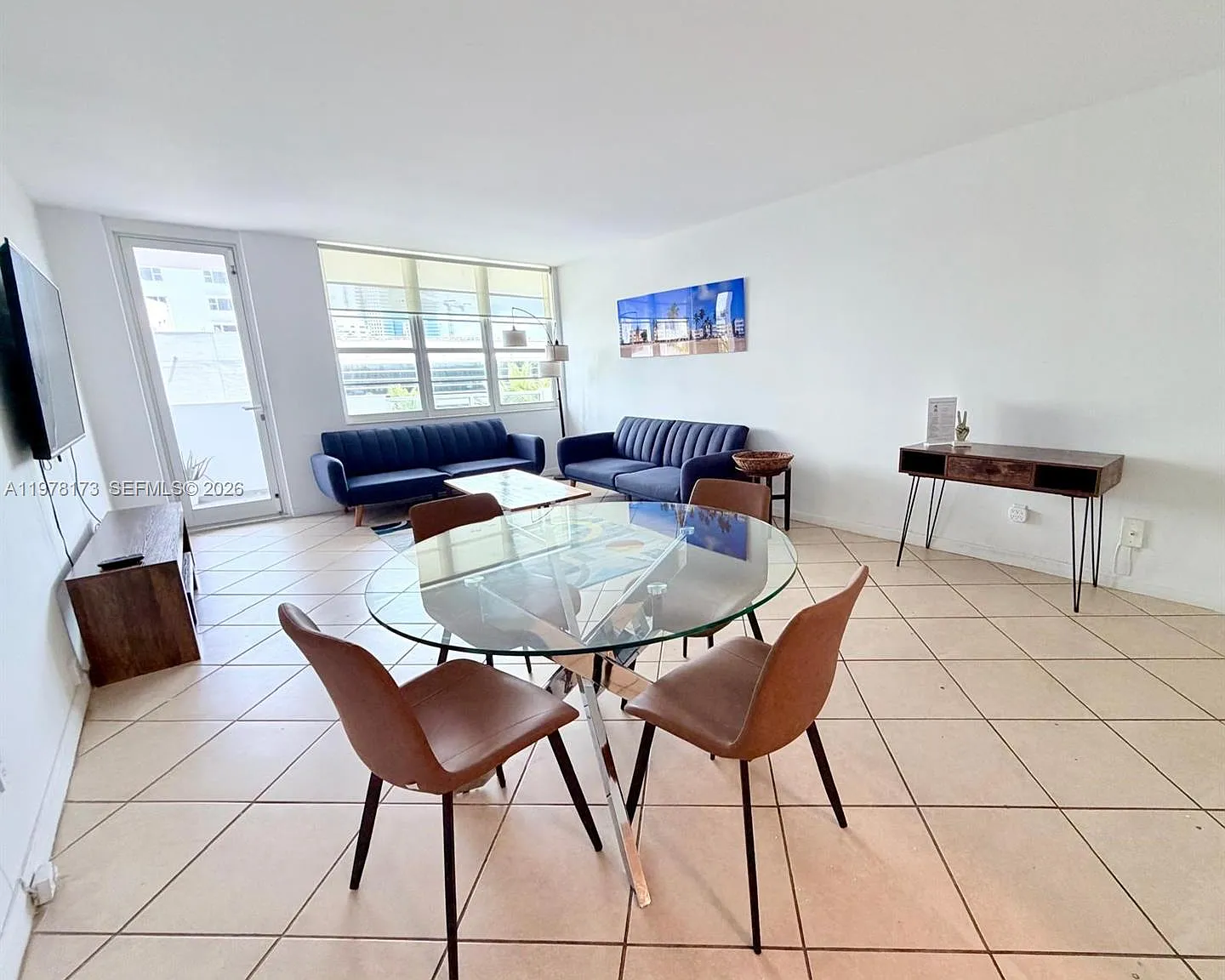 The Decoplage Condo — Photo 1