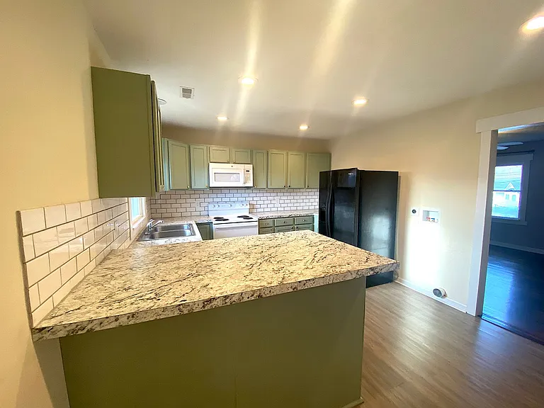 630 Race St — Photo 4