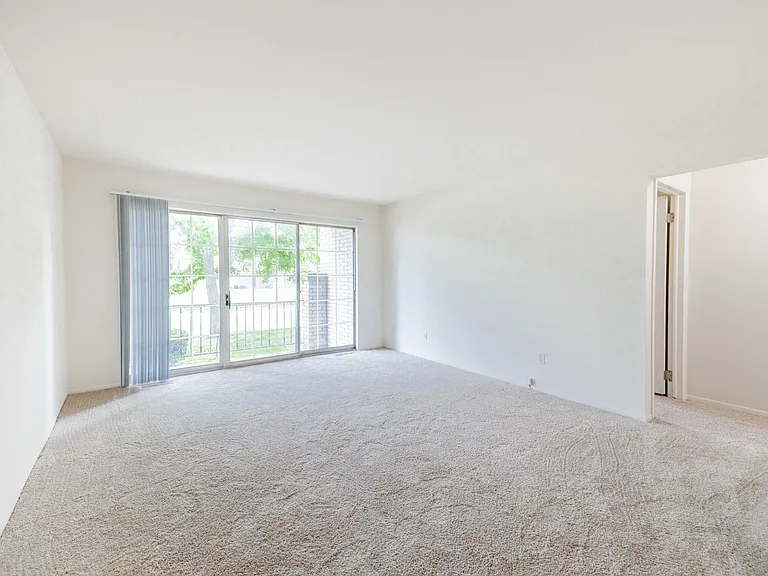 Coach House Apartments — Photo 42