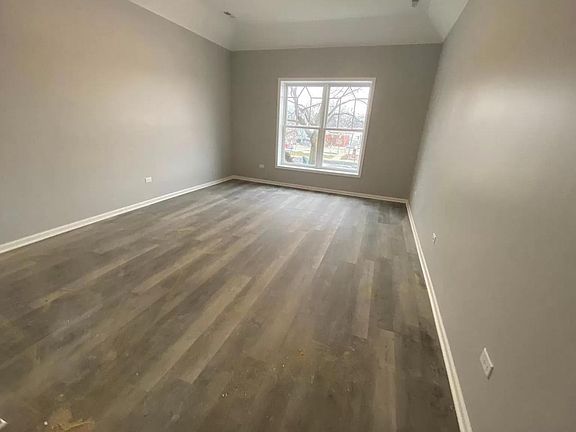 4th image of 304 S Lodge Ln