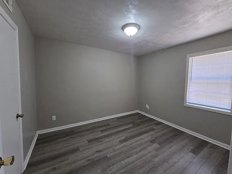 3021 Ashwood St — Photo 13