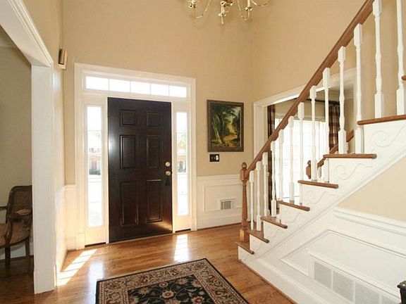 3rd image of 8720 Lake Glen Ct