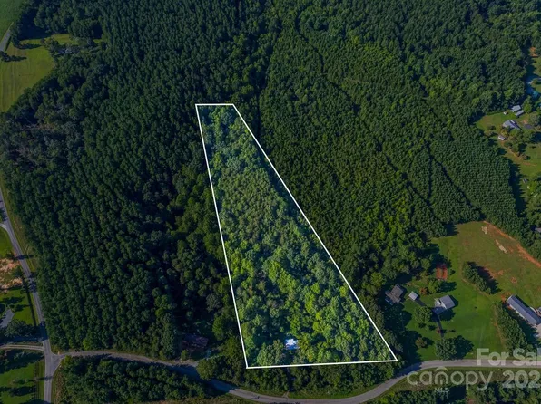 135 Medford Ln, Tryon, NC 28782