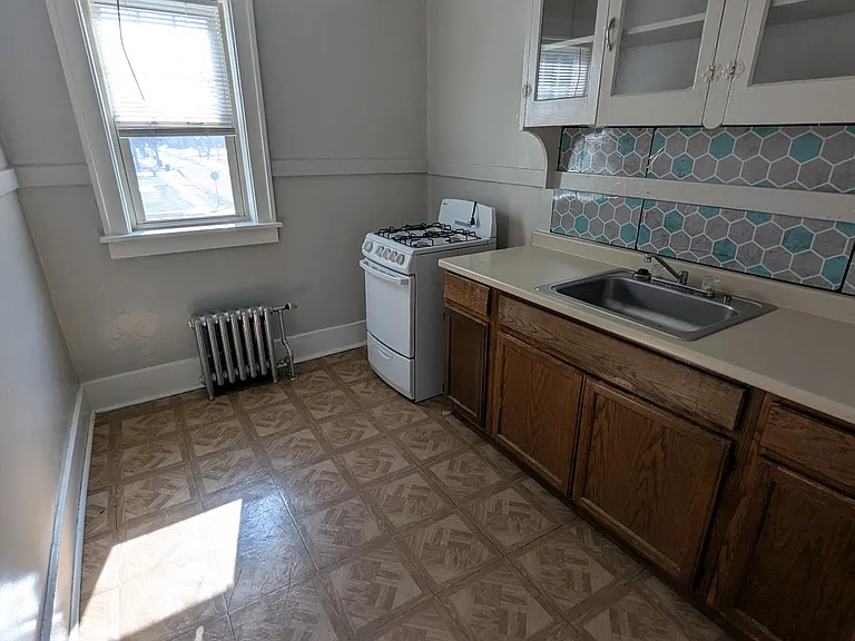950 Bay St #12 — Photo 3