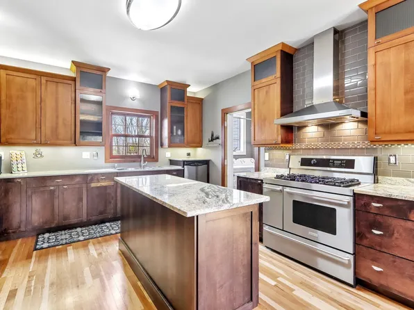 9224 Fargo Rd, Mount Horeb, WI 53572