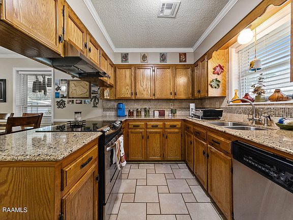 4th image of 307 Triple Crown Cir