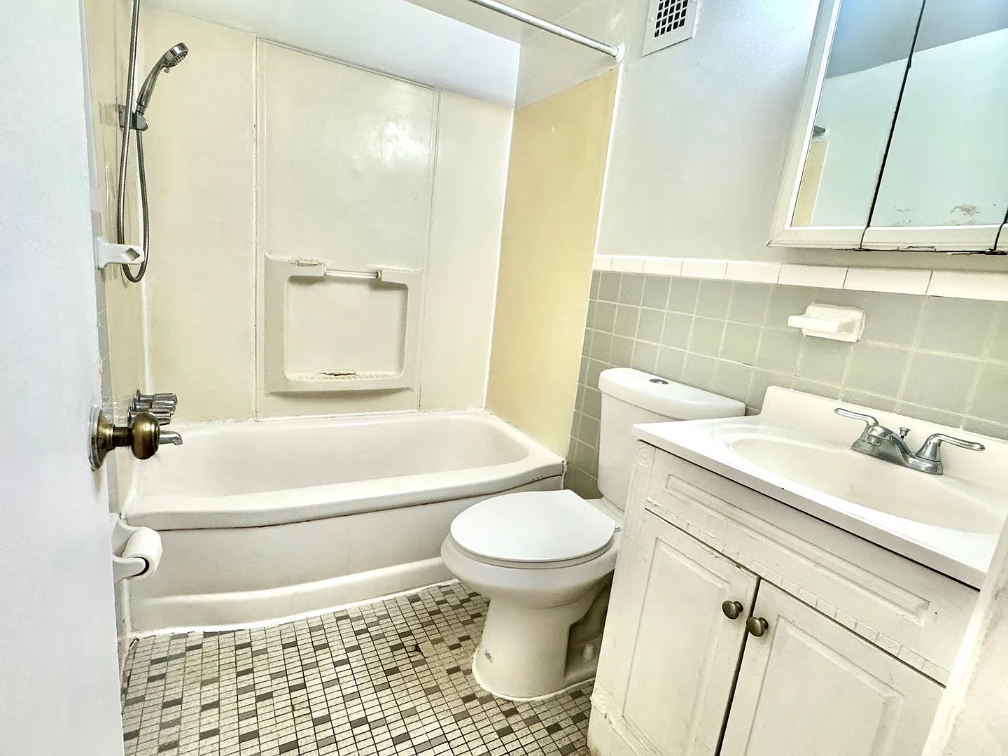 Beautiful Condo In Foxcroft Colony -Fairfax — Photo 2