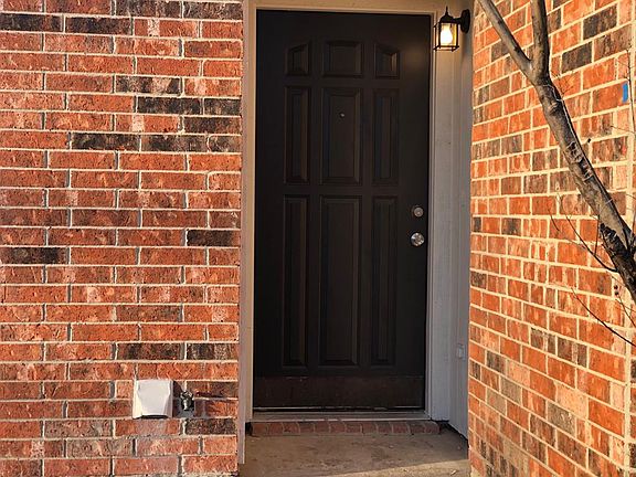 2nd image of 415 Moss Hill Dr