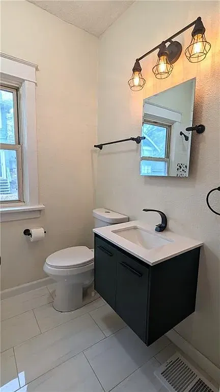 2 bed, 1100 sqft, $1,200 — Photo 3