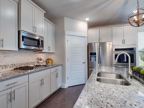 5th image of 1124 Westlawn Blvd