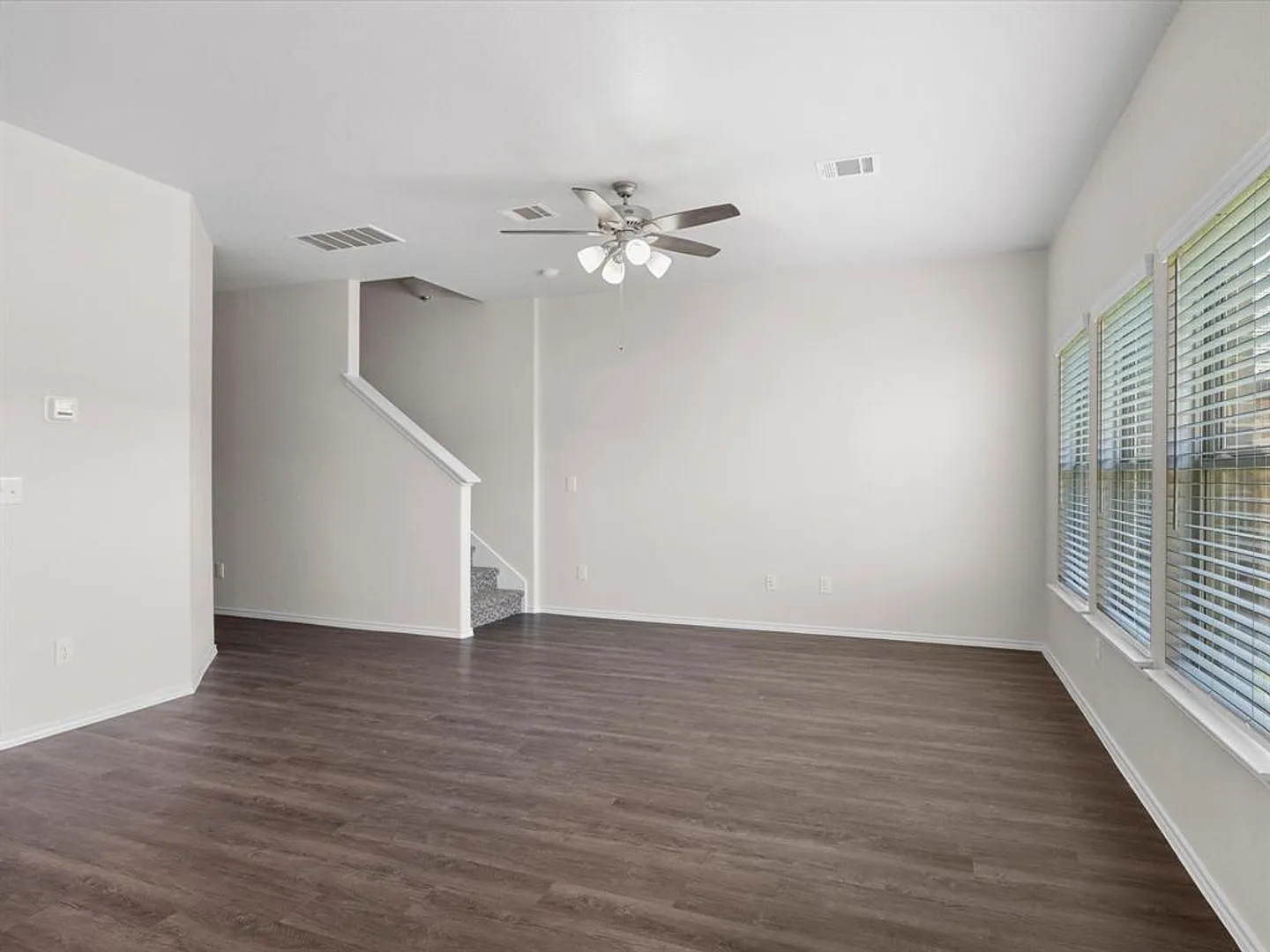 Pre-Leasing Now! Secure Your 3-Bedroom, 2.5-Bathroom Home in Magnolia Springs with Fenced in Back... — Photo 4