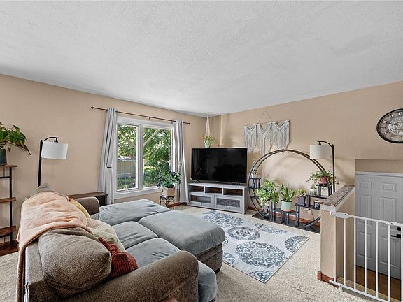4th image of 1309 NW Eden Ln