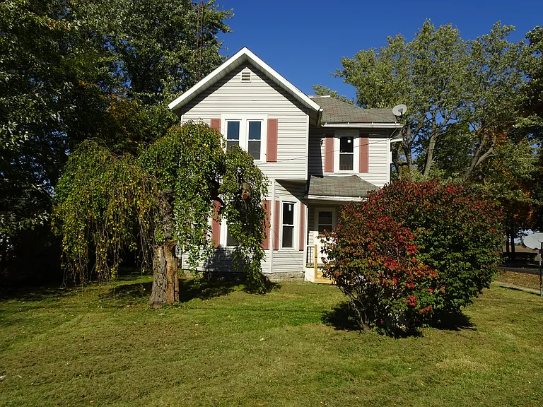 108 Center St — Photo 2
