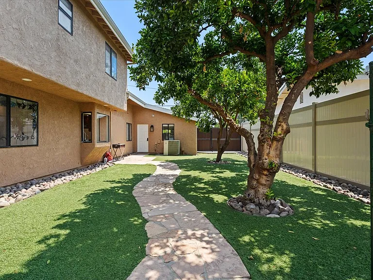 6443 Matilija Ave — Photo 27
