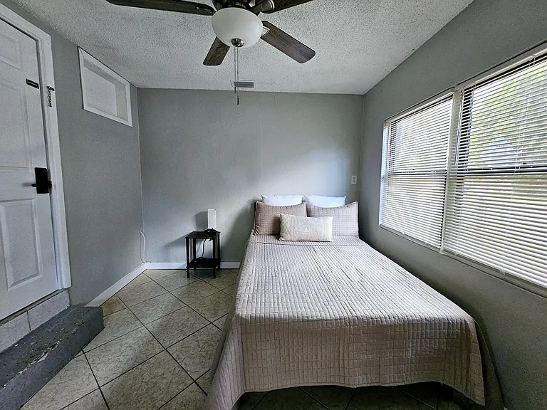 Delray Ave — Photo 1