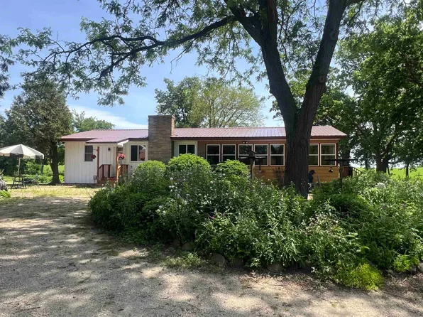 W6702 Finches Ln, Fort Atkinson, WI 53538