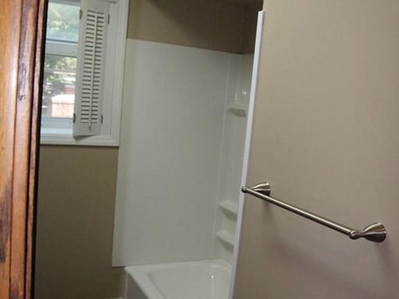 4th image of 2125 & 2129 White Oak Dr