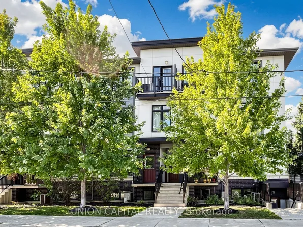 6 Bicknell Ave #9, Toronto, ON M6M 0B4