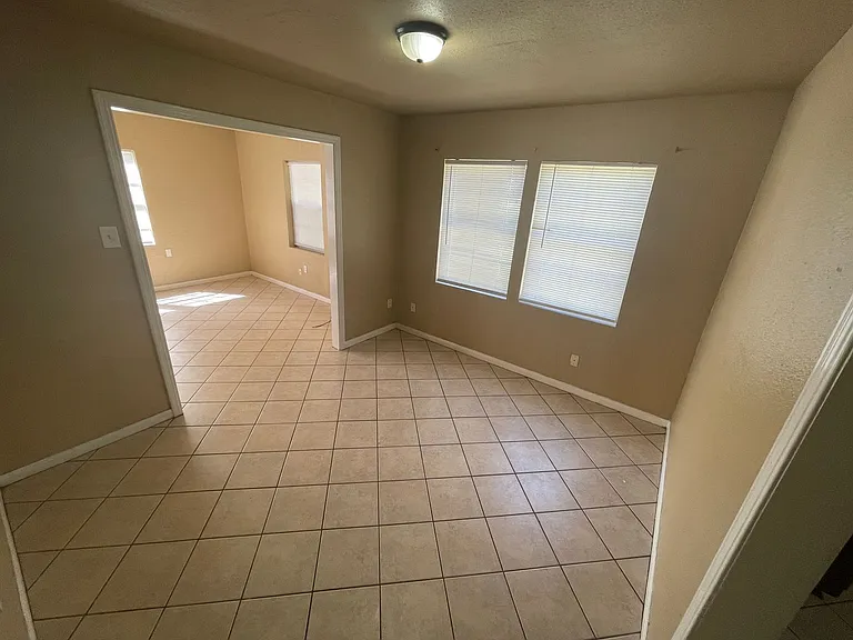 2640 Harrison St — Photo 3