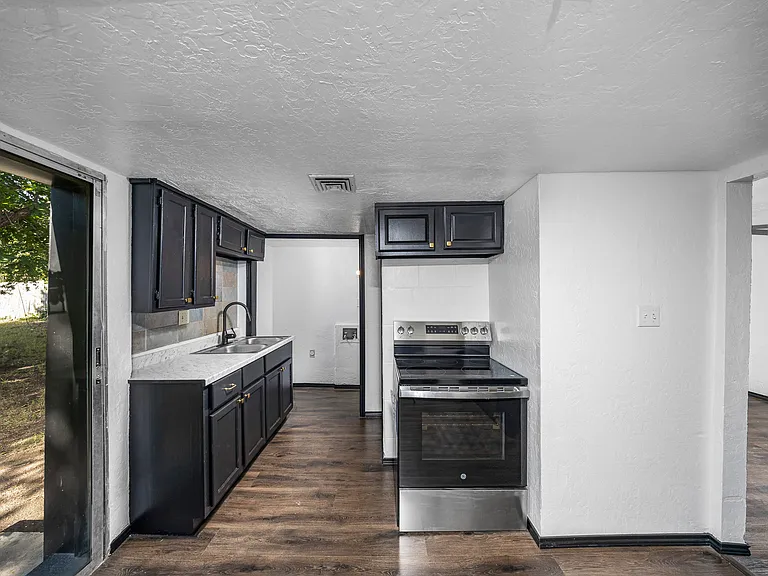 1905 NW Baldwin Ave — Photo 9