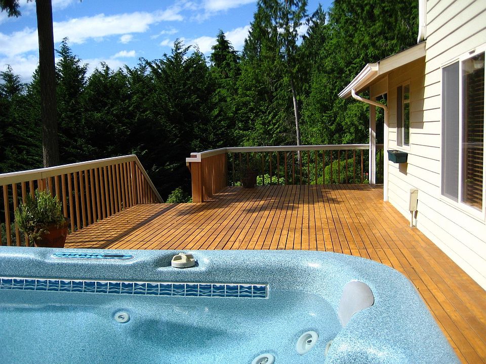 Hot tub on deck