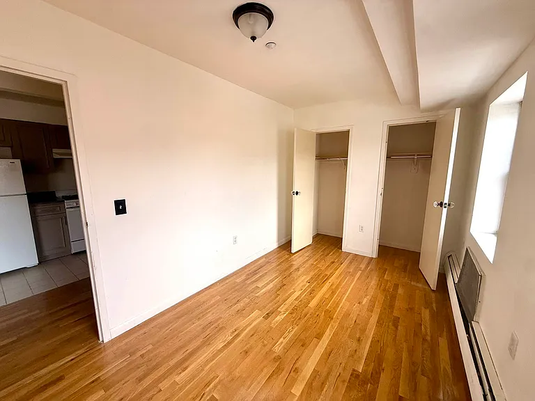 28-14 31st St #5 — Photo 11