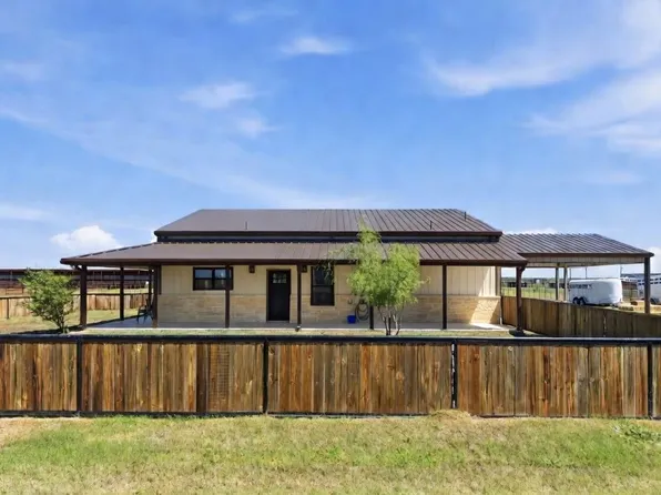 335 Meadow Bend Cir, Stephenville, TX 76401