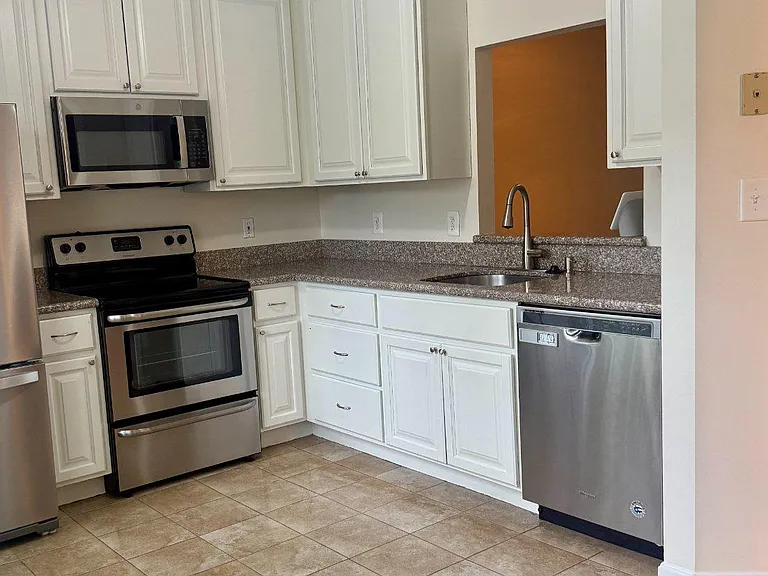 2202 Commissary Cir #208 — Photo 10
