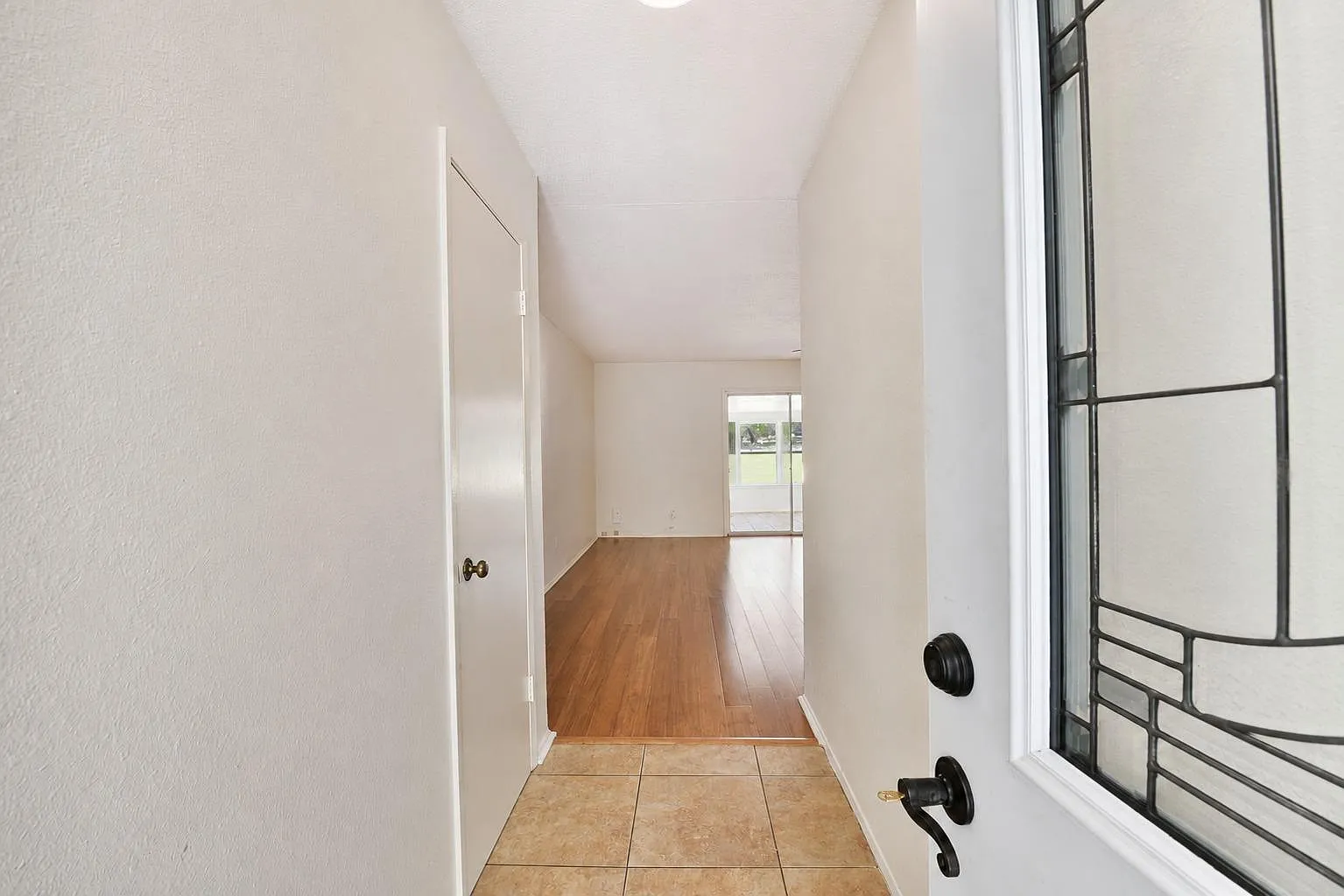 3 bed, 2.0 bath, 1394 sqft, $1,850 — Photo 3