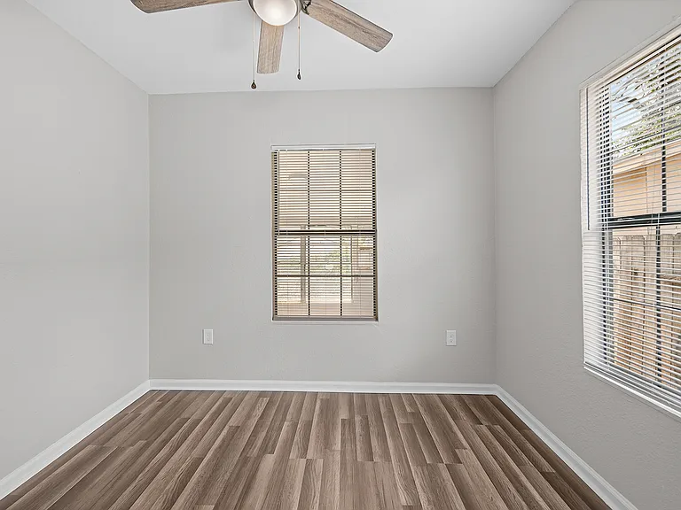 1322 Magnolia St — Photo 15